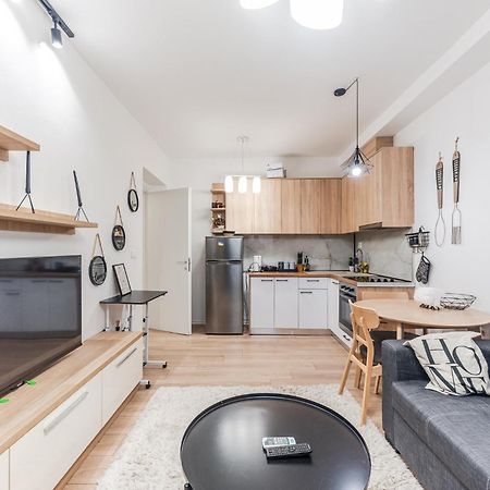 Noir Apartment By Kondo Stays Tirana Buitenkant foto