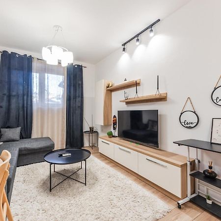 Noir Apartment By Kondo Stays Tirana Buitenkant foto