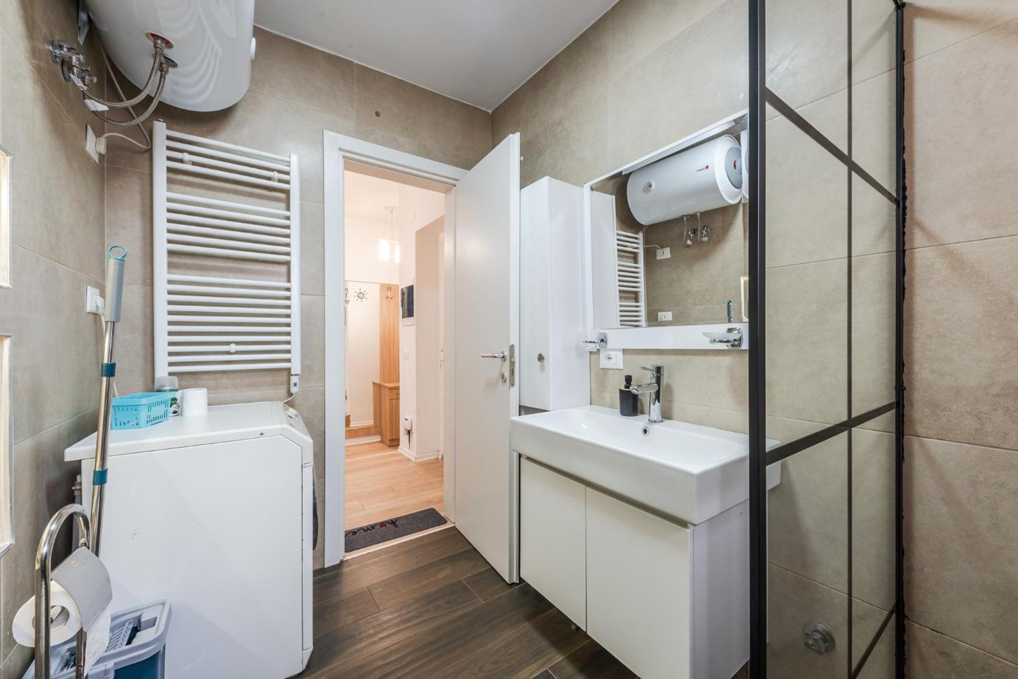 Noir Apartment By Kondo Stays Tirana Buitenkant foto